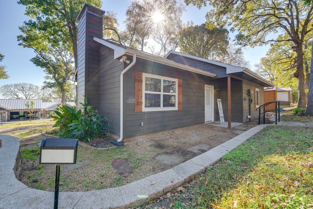 Pottsboro Vacation Rental - Walk to Lake Texoma! view 4