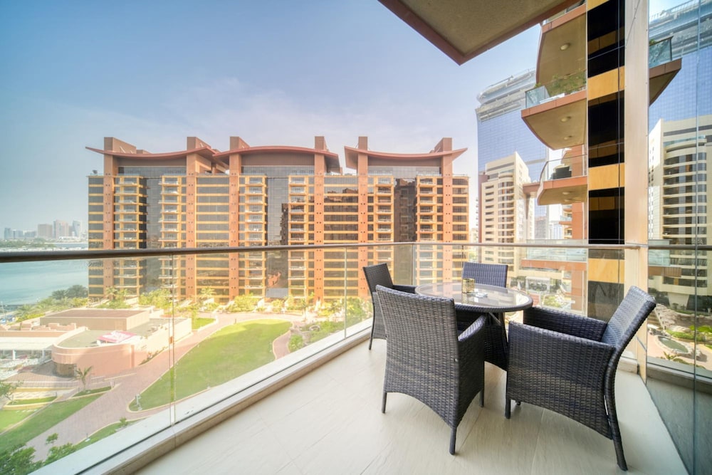 Splendid Sea View Apartment on Palm Jumeirah