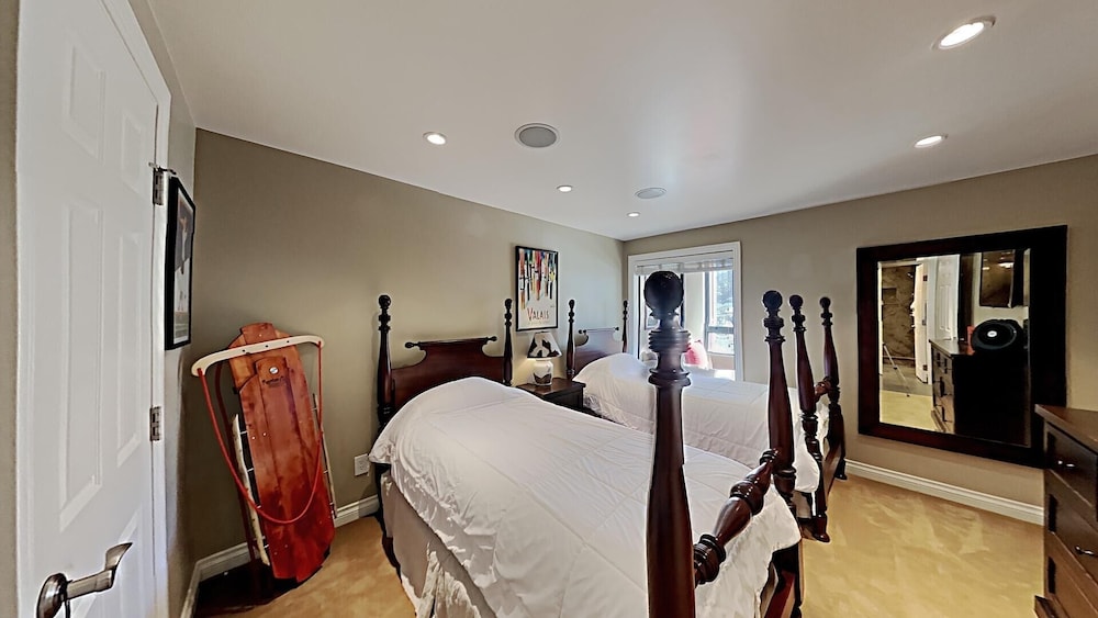 Beautiful 2 Bedroom Condo with Amazing View! Spacious Layout and Great Location! by RedAwning view 2
