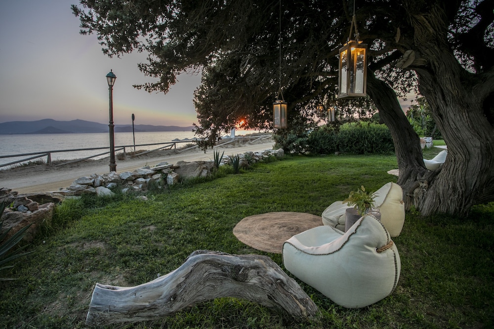 Athina Studios & Suites