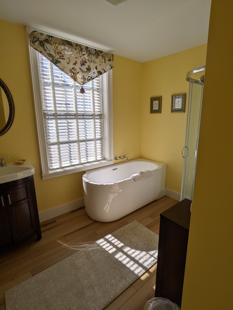 Benjamin Ellis House Bed & Breakfast