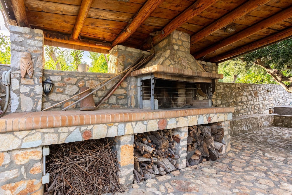 Stone Farmhouse in Groves - Sea Mountain Views