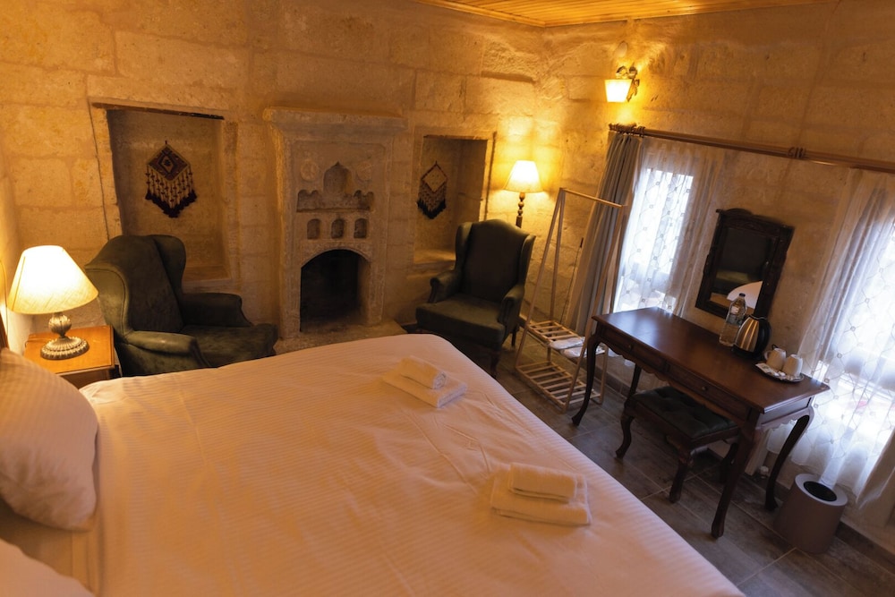 Memory Cave House