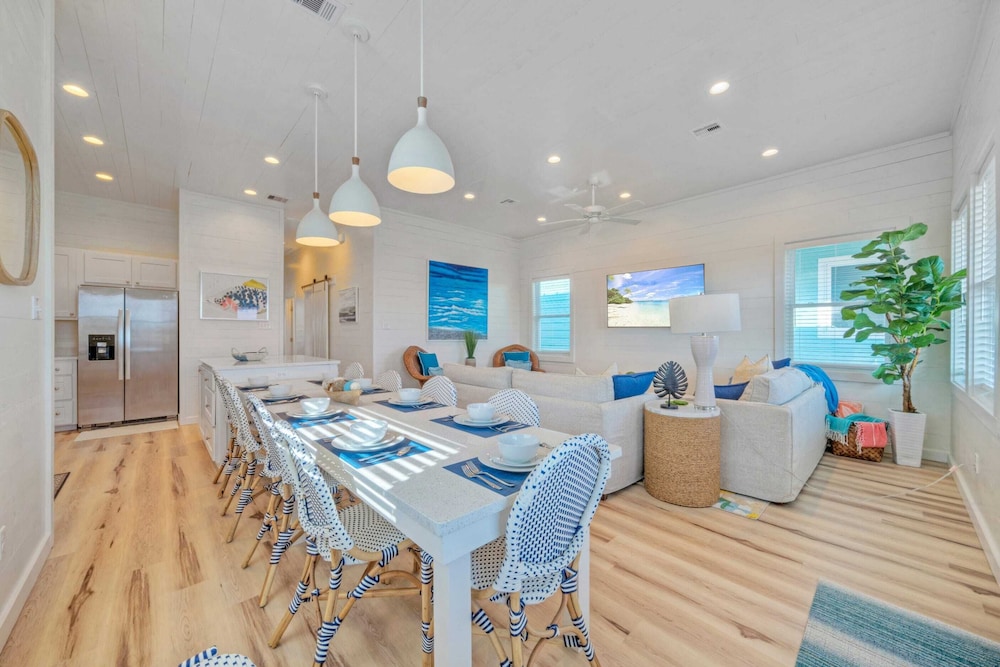 2 Homes, Sleeps 22 2 Private Pools, Firepit, Steps to Beach Boardwalk Access