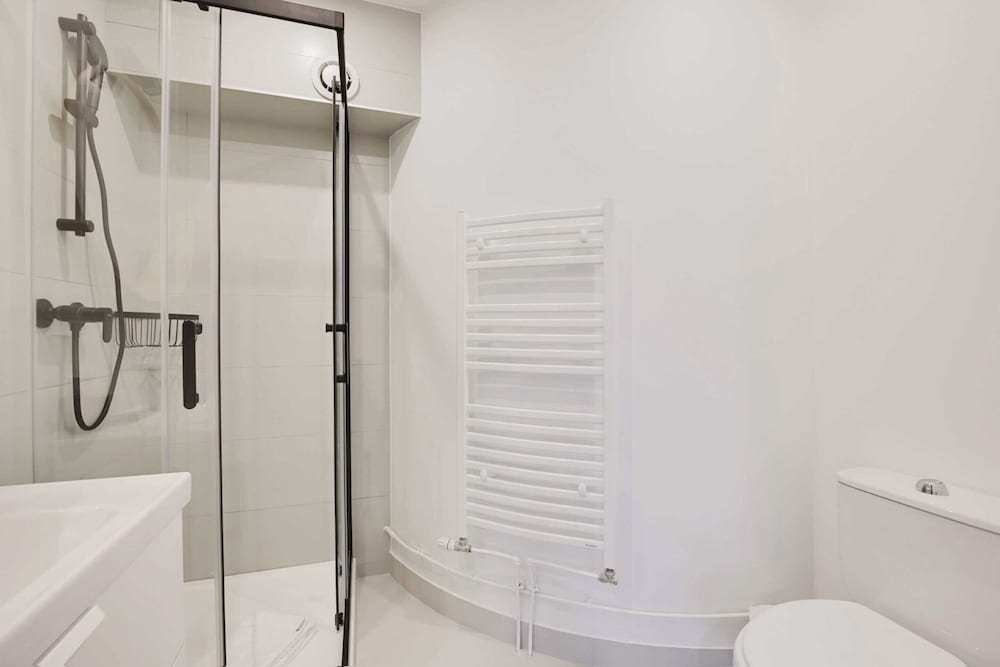 Bright, Modern Studio for 2P - La Defense