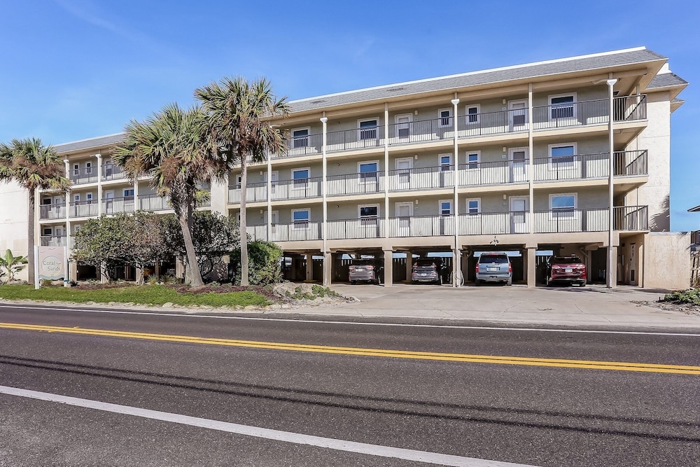 Coral Sands 102 2 Br condo by RedAwning