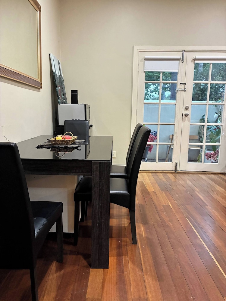 Cozy Tusmore Apartment With Private Garden City View Near Burnside Village Mall