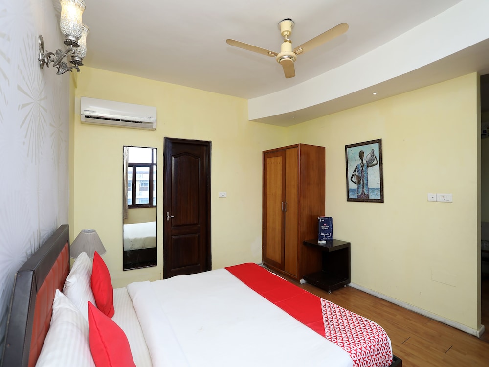 Capital O 1463 Surya Beach Inn