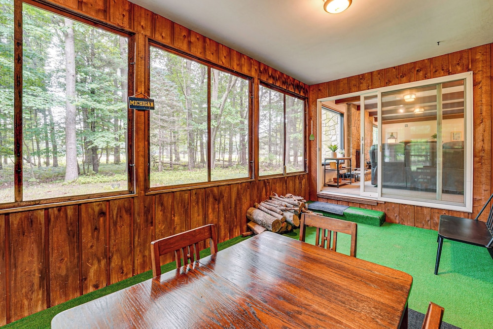 < 1 Mi to Lake Michigan: Peaceful Cabin w/ Yard!