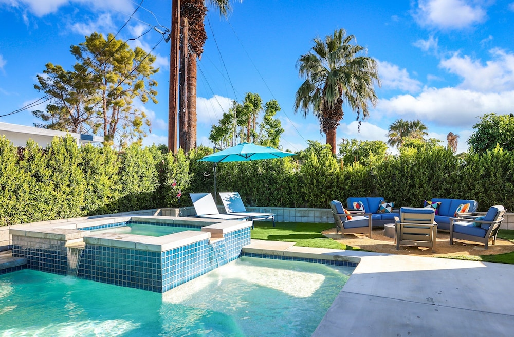 Luring Palms Oasis