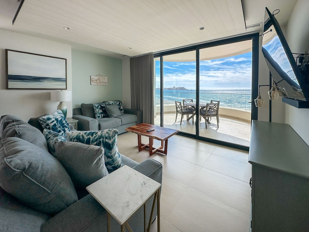Paradise Found Luxe 2BR Condo in Iconic Location