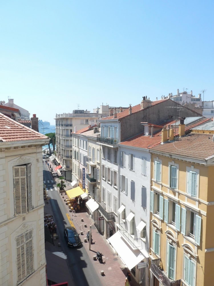 Two Bedrooms in the Center of Cannes 500 Meters From the Palais des Festival and the Croisette - 1934