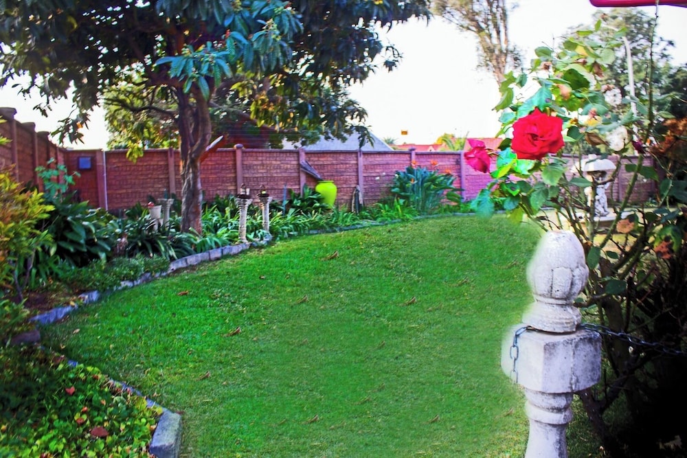 Madison House & Cottages