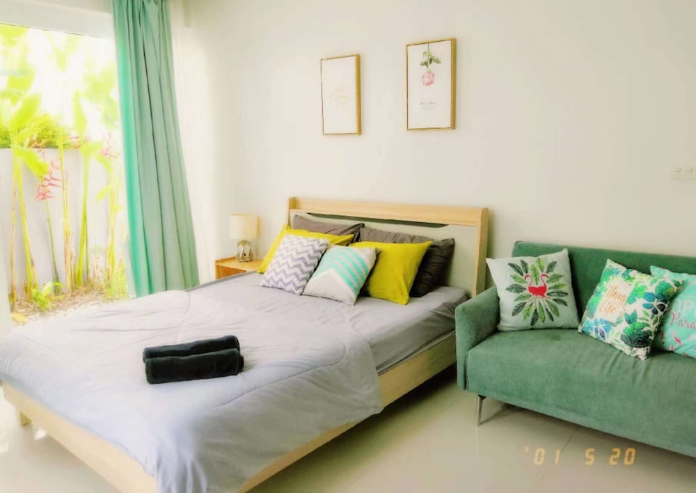 Mountain View Pool Villa in Kamala