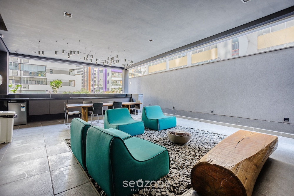 Studio w/ pool near subway FRE2112