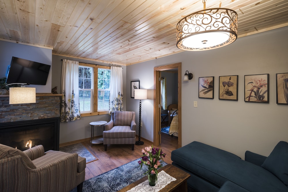 Thorp House Inn & Cottages