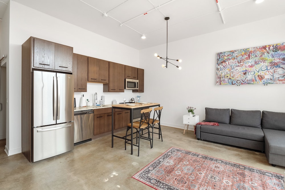 Ballpark Luxury Loft Steps from Arch