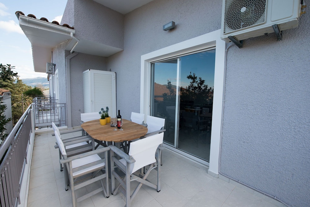 Regalo Apartments