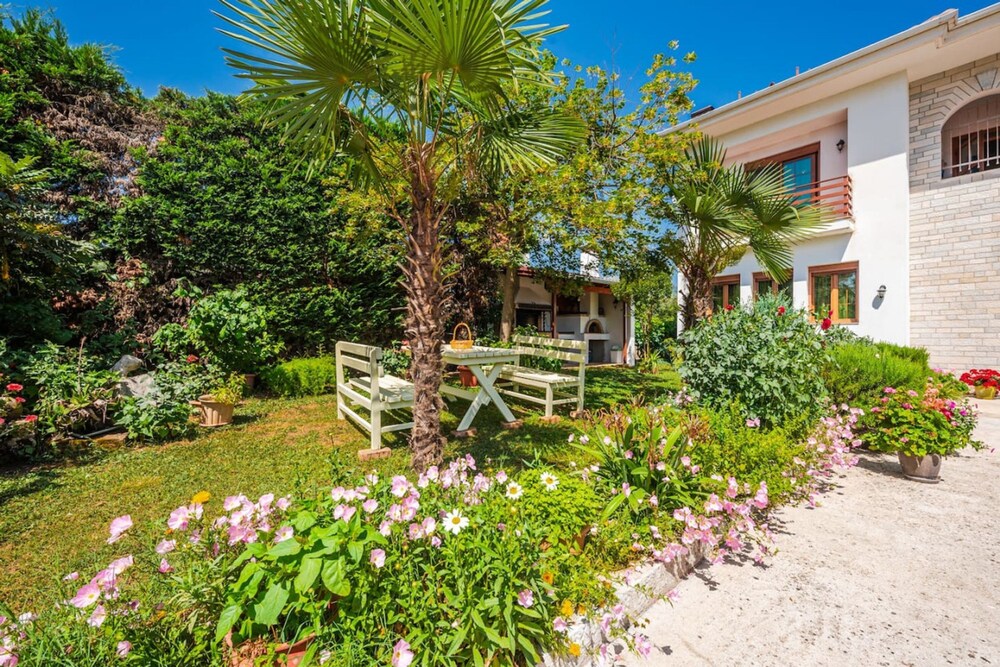Charming Townhouse With Stunning Views