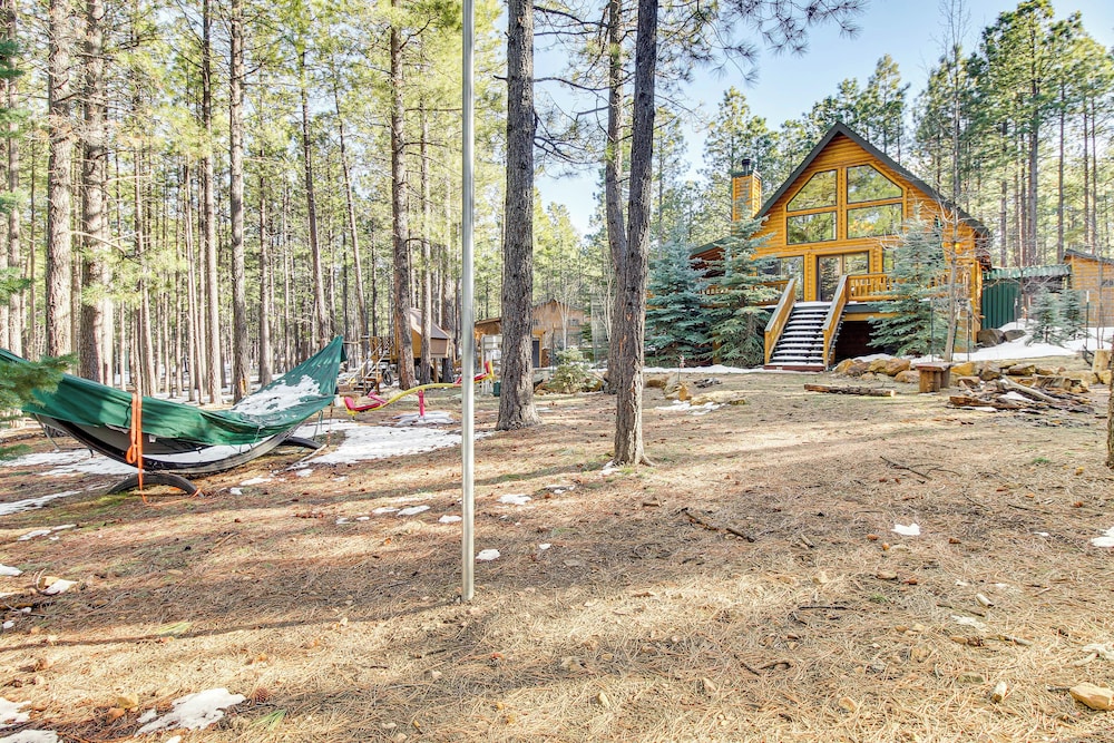 Family-friendly Cabin w/ Fire Pit in Forest Lakes
