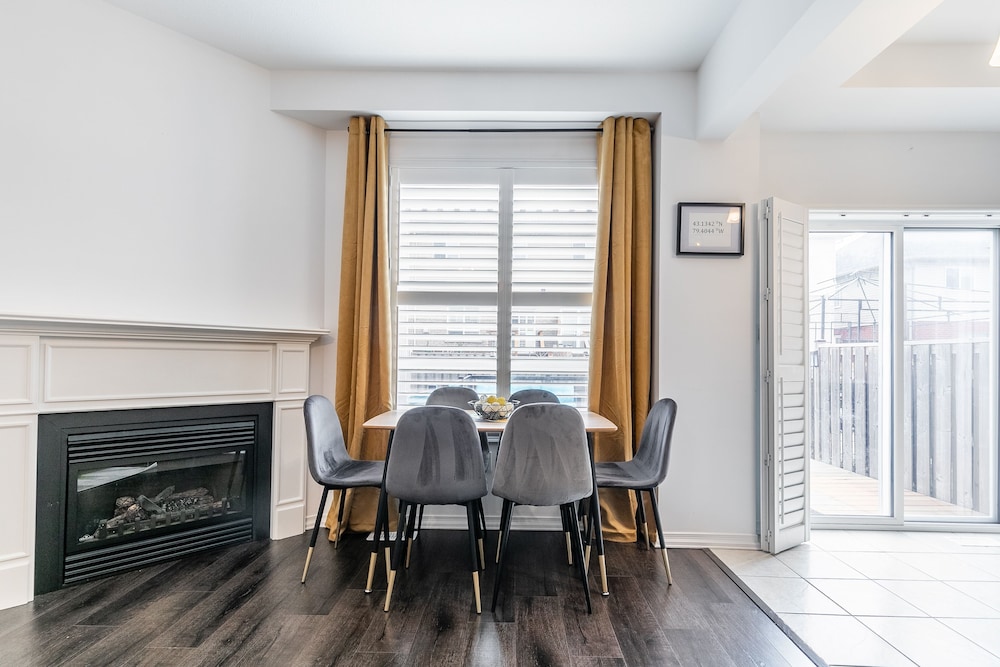 GLOBALSTAY. Modern 3-4 Bedroom Town - Image 4