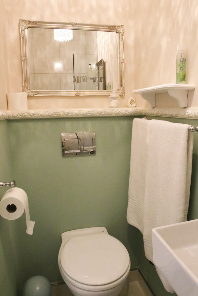 Dolphin Inn Guest House