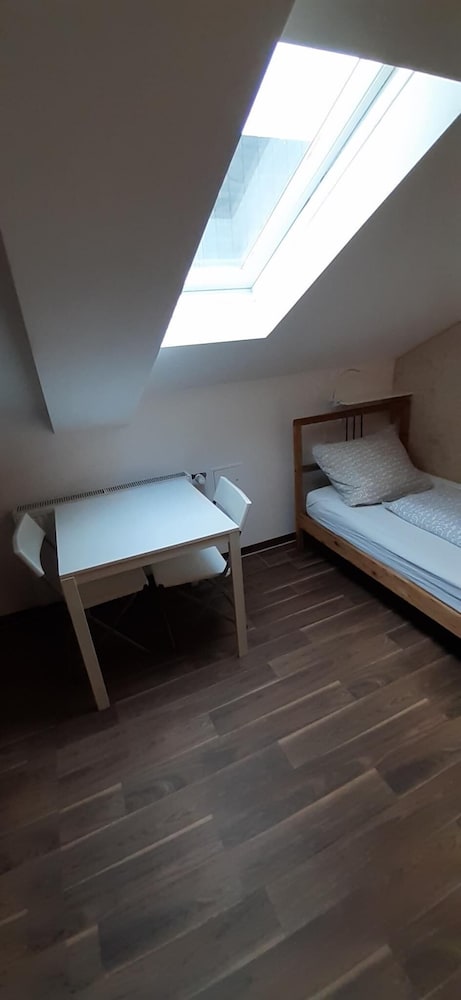 2-Rent Group Hostel Zimmer&Apartments GKP2