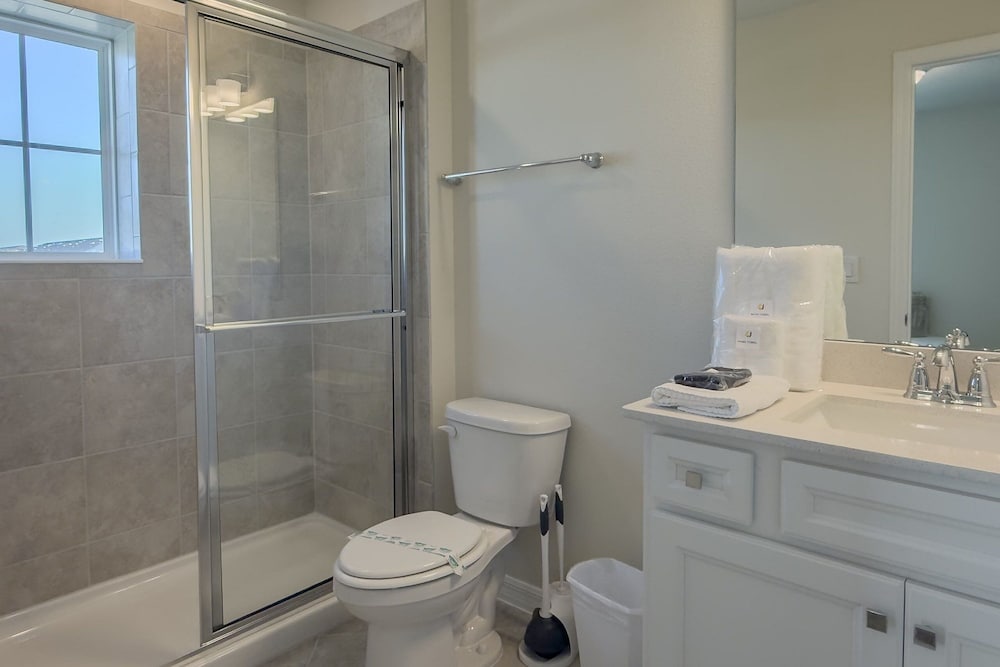Luxury 5BR Home w/ Pool, Cinema & Game Room