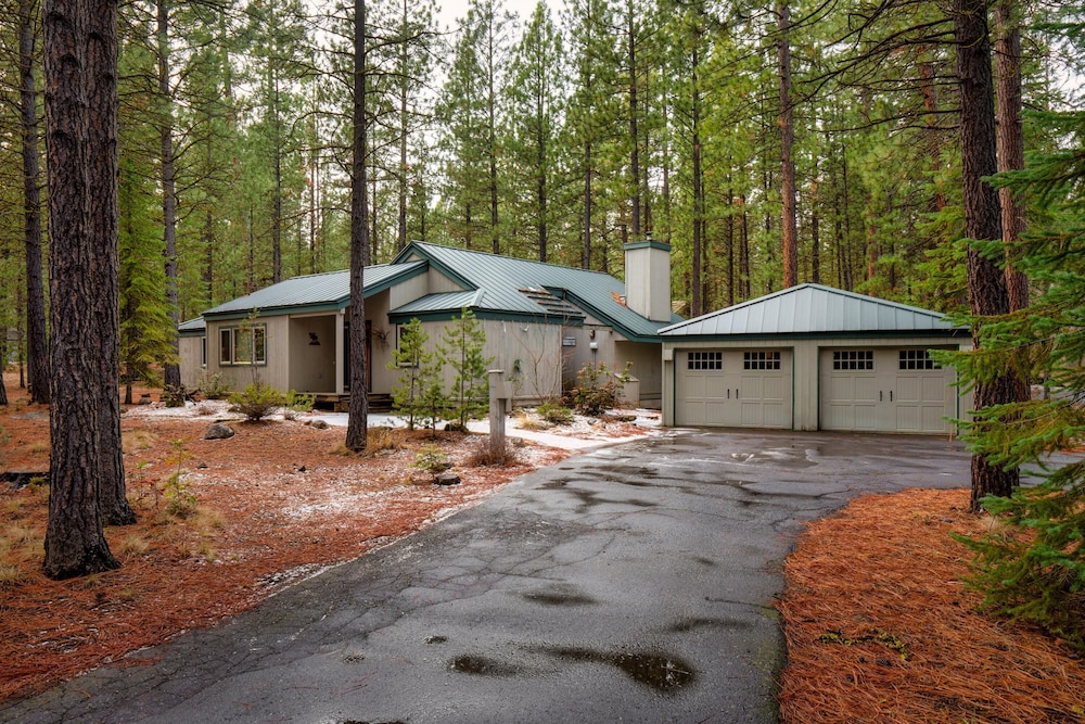 NEW Winter Retreat at Black Butte Ranch