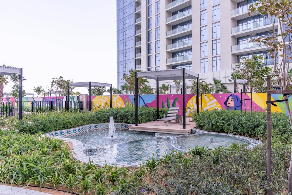 Modern Luxe 2BR in Business Bay