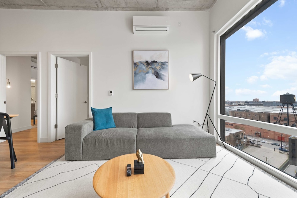 Family-friendly 4BR in Lincoln Park Safe Area