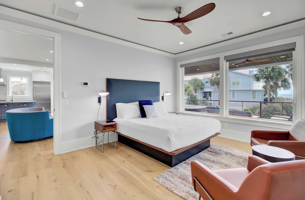 7 Beachwood East by Avantstay Steps to the Beach Ocean Views, Hot Tub, 7bdr