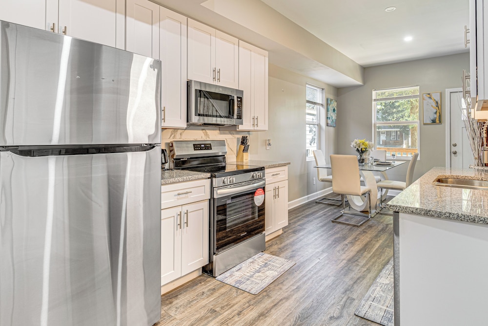 Sip, Dine & Explore Fountain Square: Indy Retreat!