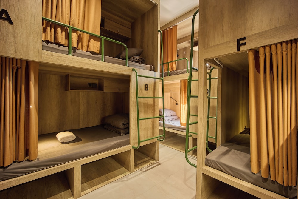 1995S HOSTEL