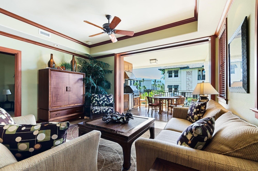 Hawaiian Unit Nearby Beaches, Restaurants, & Shopping - Vrkcv