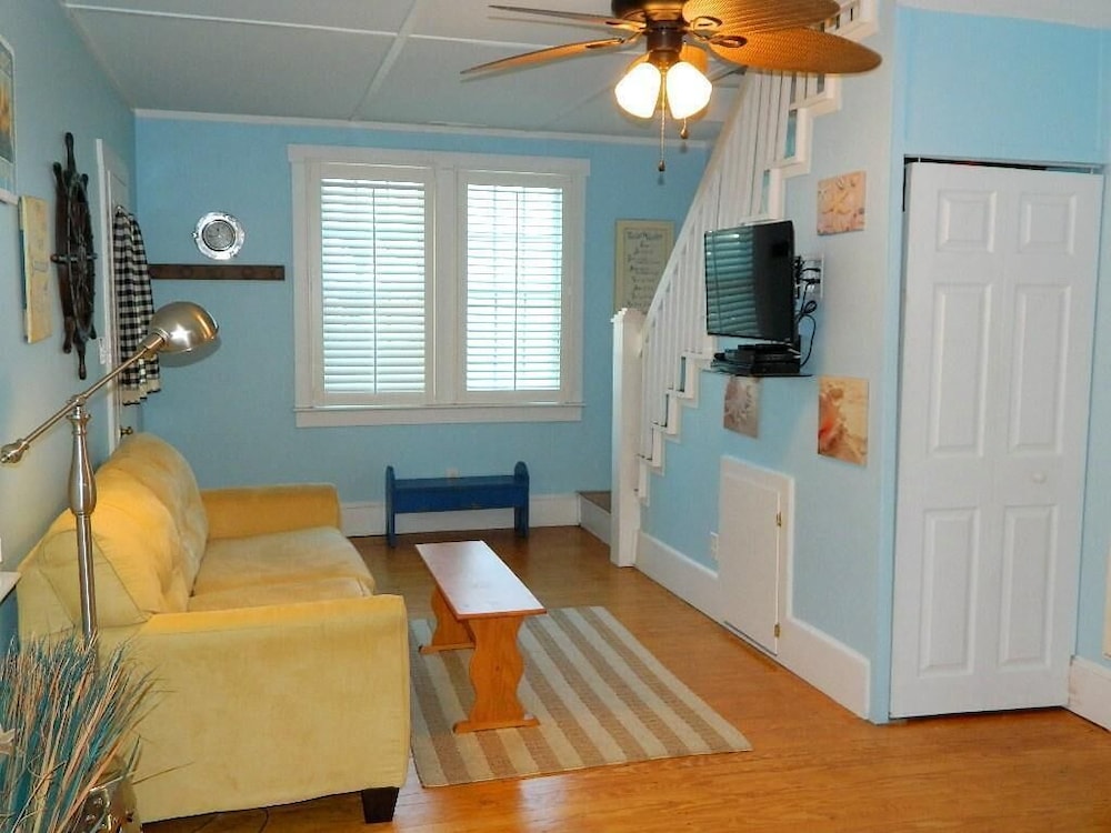 Laurel Street 204
