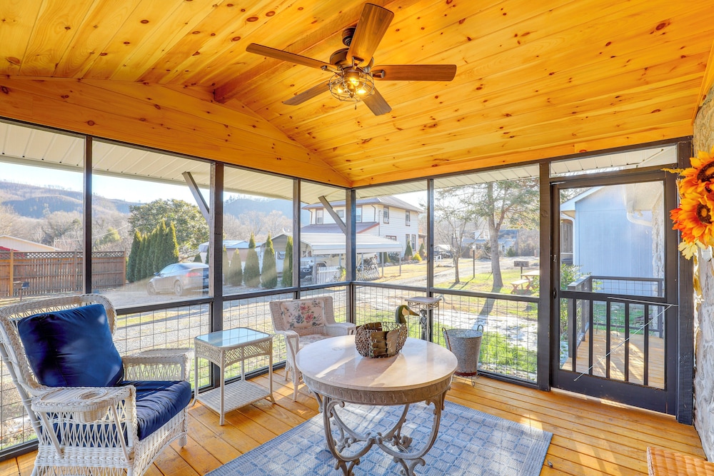 2 Blocks to AT: Mountain View Cabin Unit 2