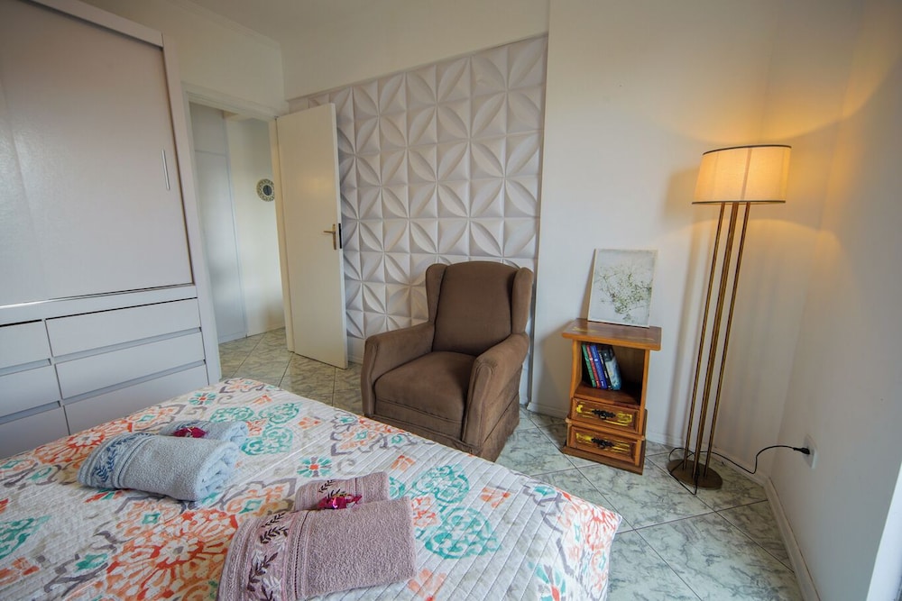 Apto pet Friendly c Wifi a 350m da Praia do Tombo