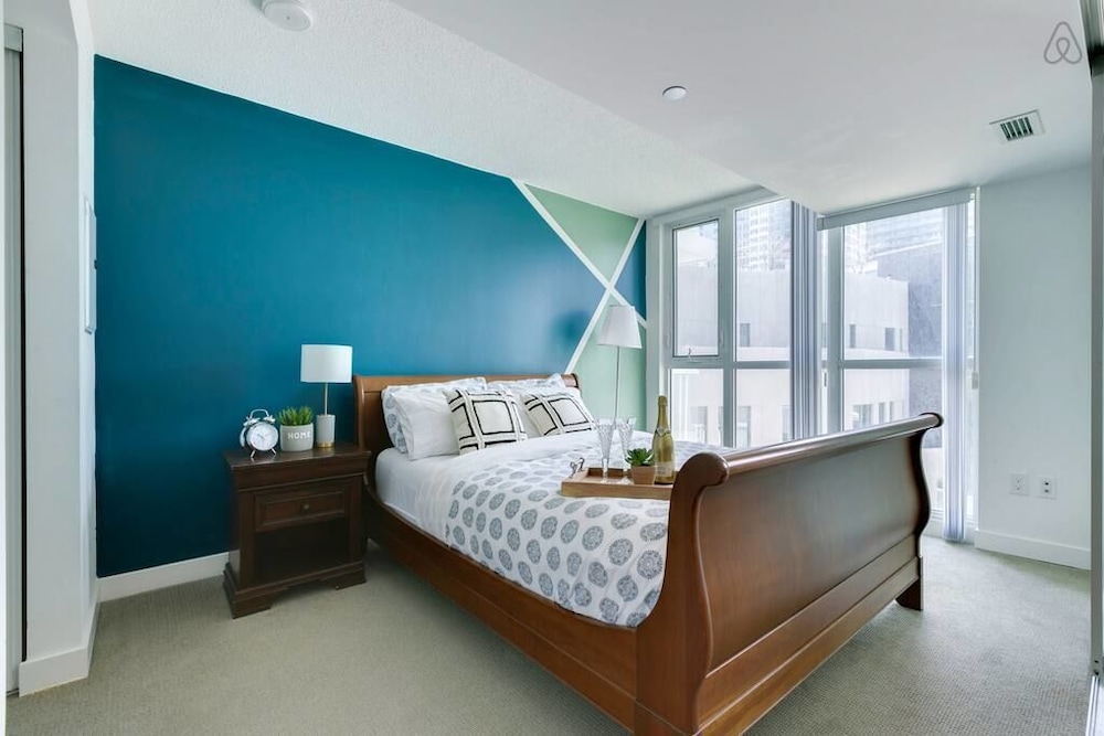 Comfy Lakeside Home by Skydome - Image 4