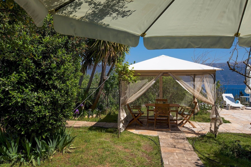 Villa Serenity Sleeps 9 view 3