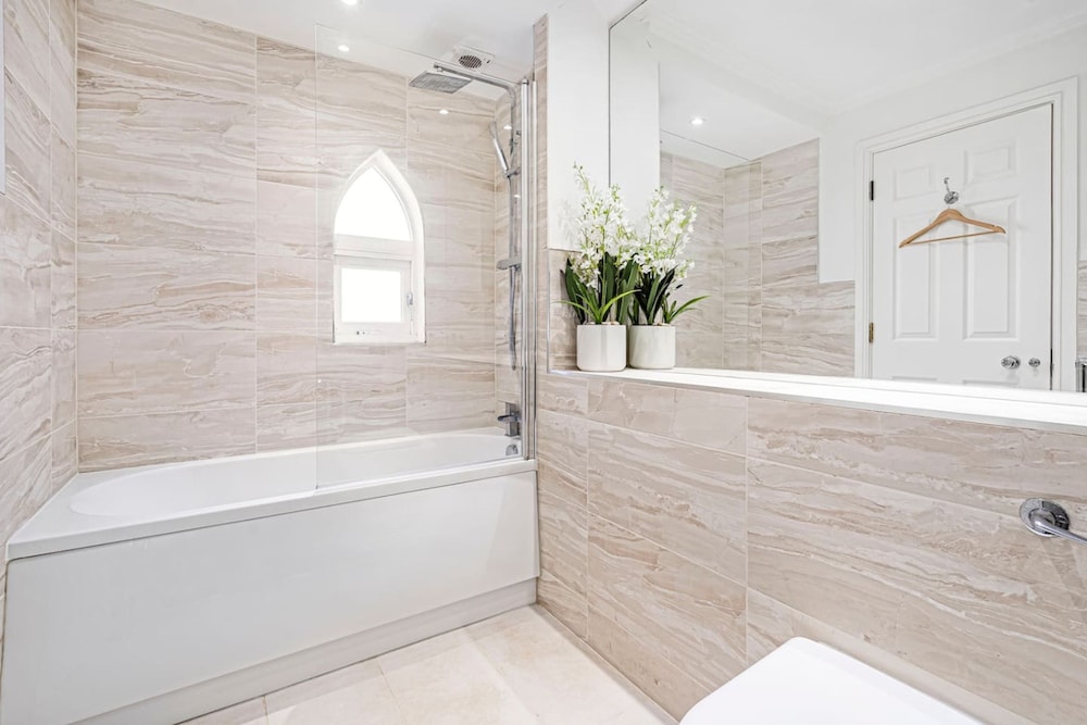 4-bed House Next To Harrods Pont Street Mews