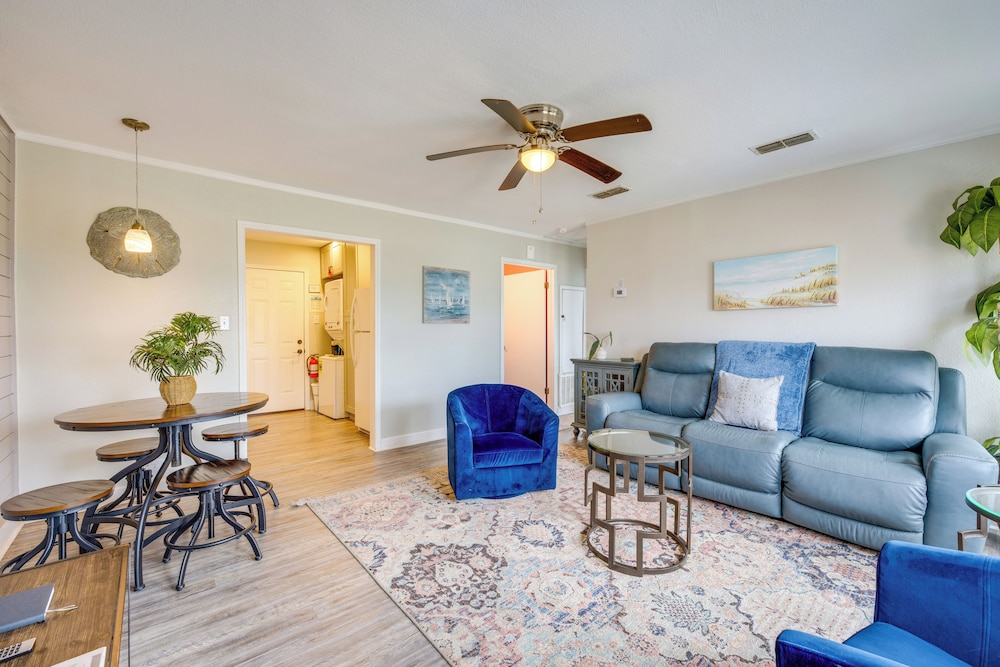 Walk to Beach & Pier: Updated Abode in Rockport!