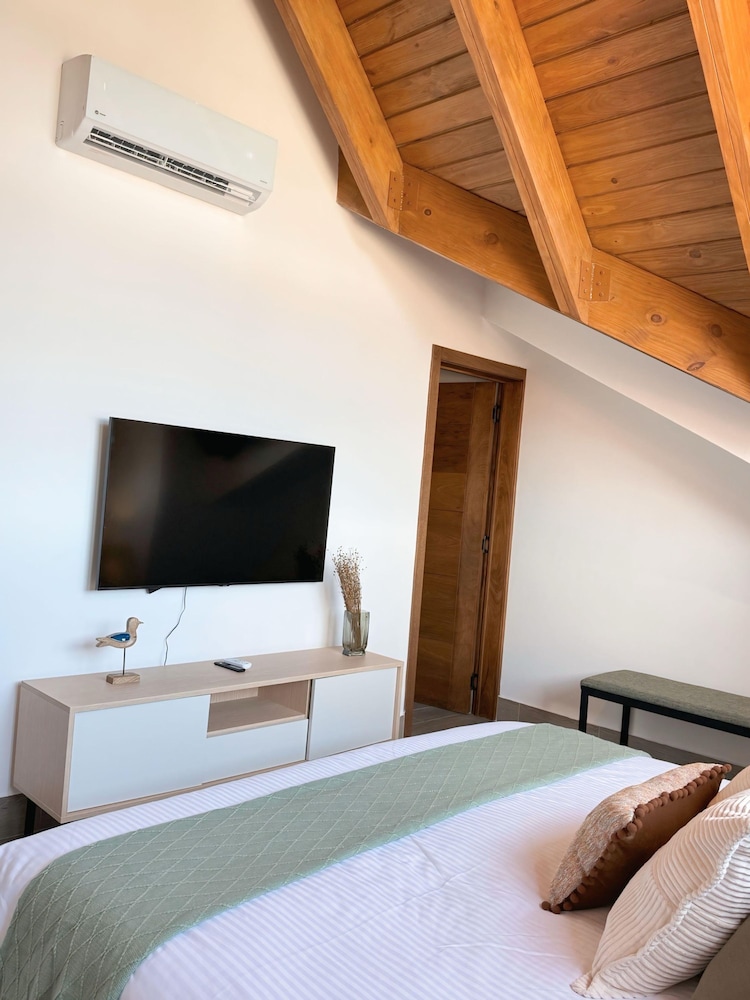 4 Guests 2 Bedrooms Terrace and Shared Pool