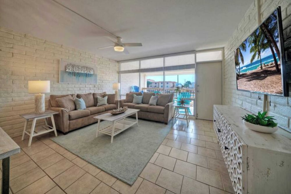 Sleeps 20 3 Condos w/ Beach Access, Pool, Tennis Courts Sea Sands Complex