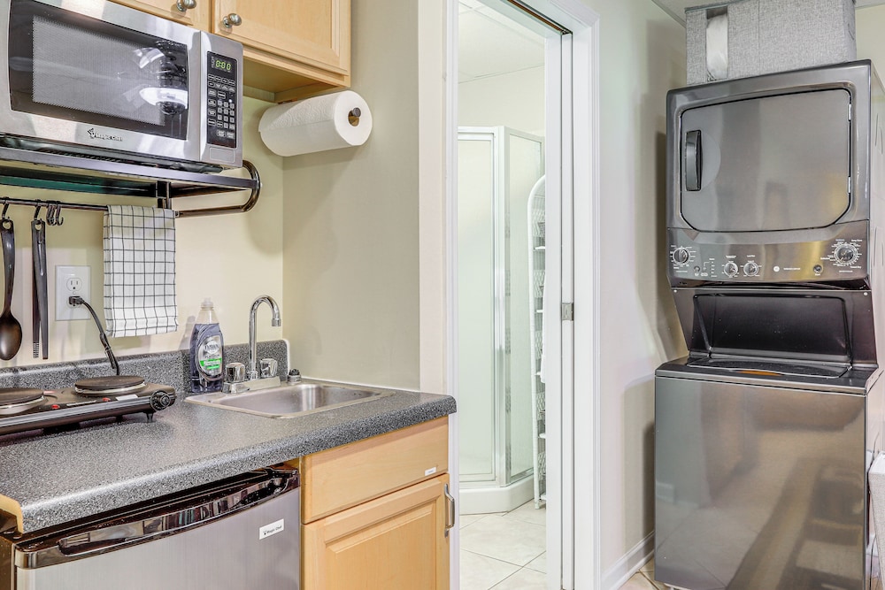 Cozy Jonesboro Studio w/ Patio ~ 22 Mi to Atlanta!