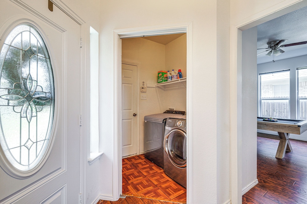 3 Mi to Dfw: Pet-friendly Euless Home