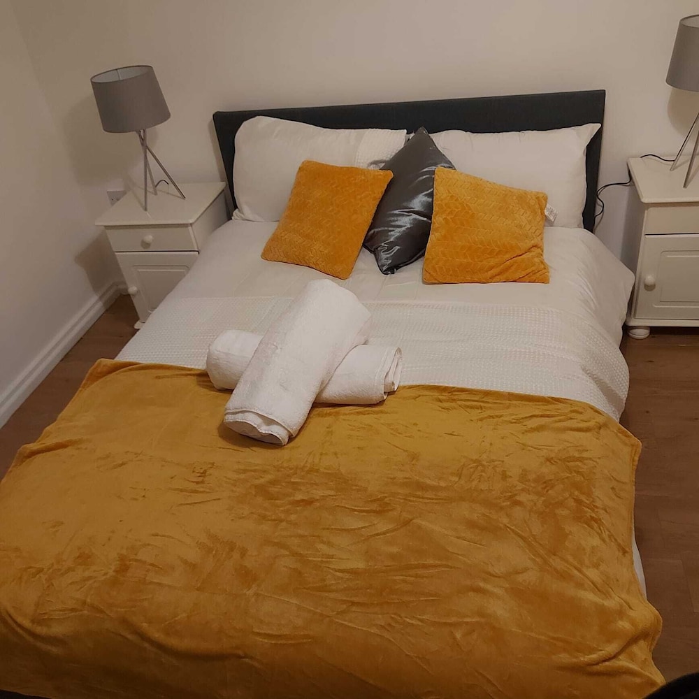 Lovely 2-bed Apartment in Milton Keynes view 5