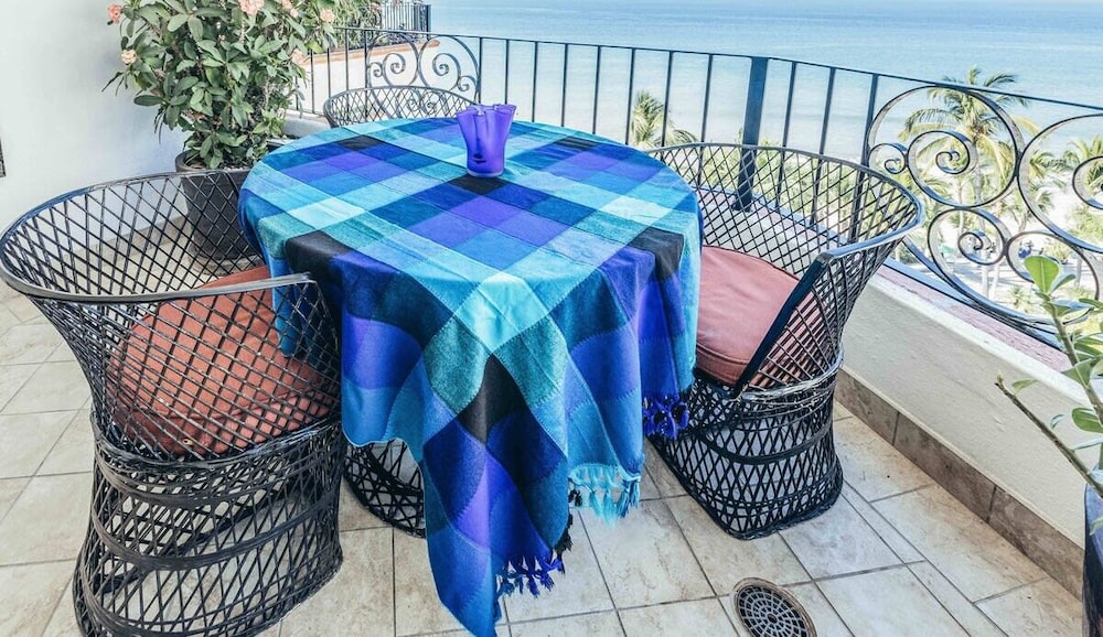 Ocean View 2Br Condo-balcony-beach-pool - 805