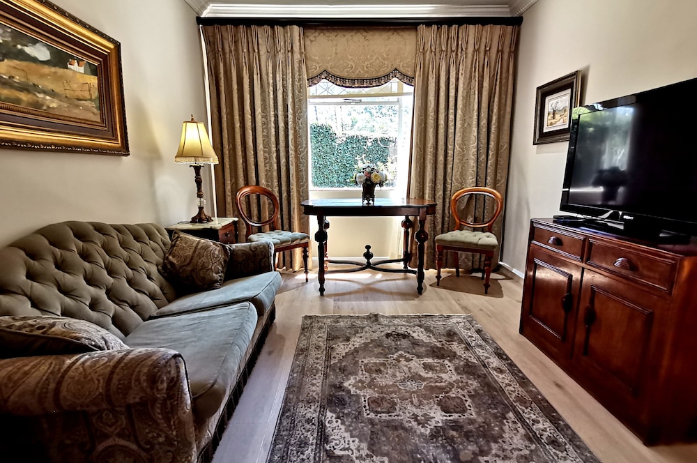 Royal Ridge Guest House and Apartments