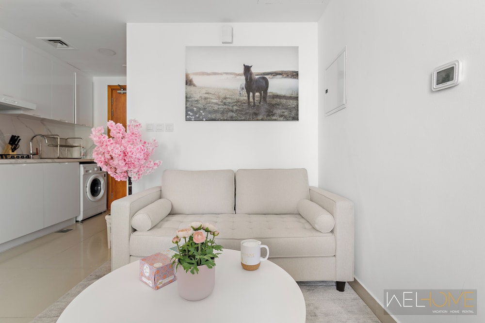WelHome - Lovely Studio Apartment in Production City